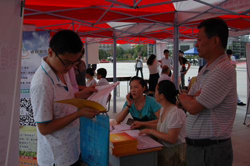 筑巢引鳳，吸納人才 敦煌種業(yè)參加酒泉市人社局組織的大型人才招聘會(huì)