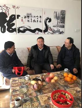 敦煌種業(yè)領(lǐng)導(dǎo)看望慰問(wèn)公司老干部、老黨員及困難黨員職工