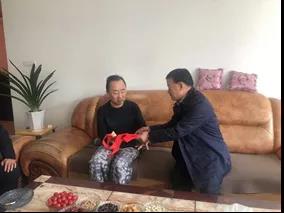 敦煌種業(yè)領(lǐng)導(dǎo)看望慰問(wèn)公司老干部、老黨員及困難黨員職工