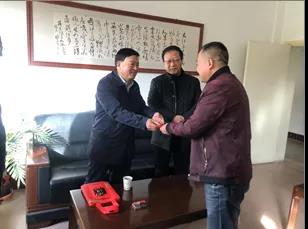 敦煌種業(yè)領(lǐng)導(dǎo)看望慰問(wèn)公司老干部、老黨員及困難黨員職工