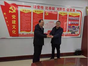 敦煌種業(yè)領(lǐng)導(dǎo)看望慰問(wèn)公司老干部、老黨員及困難黨員職工