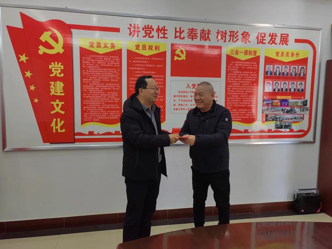 敦煌種業(yè)領(lǐng)導(dǎo)看望慰問(wèn)公司老干部、老黨員及困難黨員職工